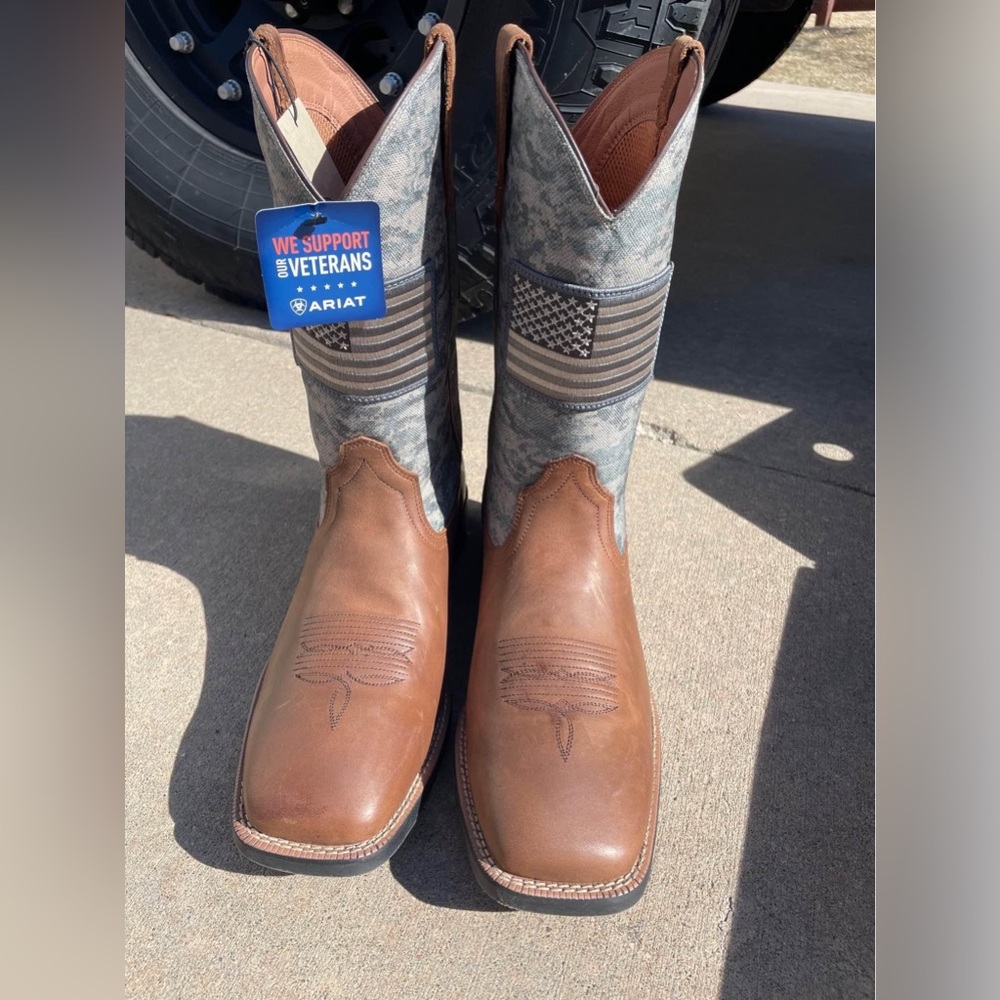Men’s ariat boots size 13 brand new